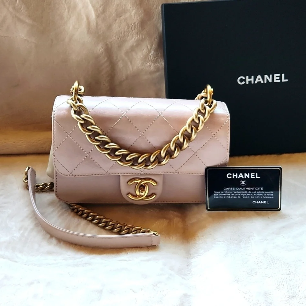 CHANEL‎ Blush Pink Flap Quilted Shoulder Bag with Gold Chain